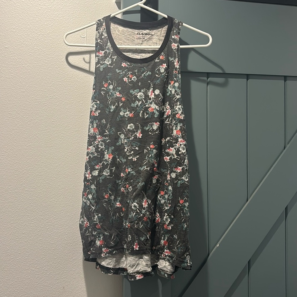 Dakine tank, size M